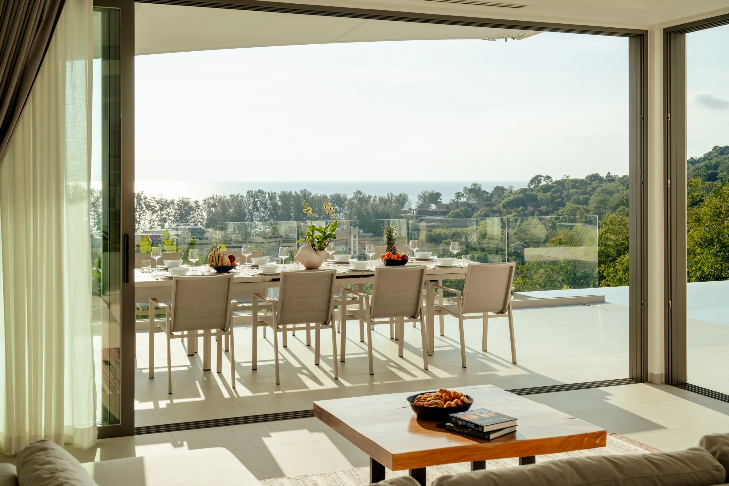 Vista del Mar window-walk landing